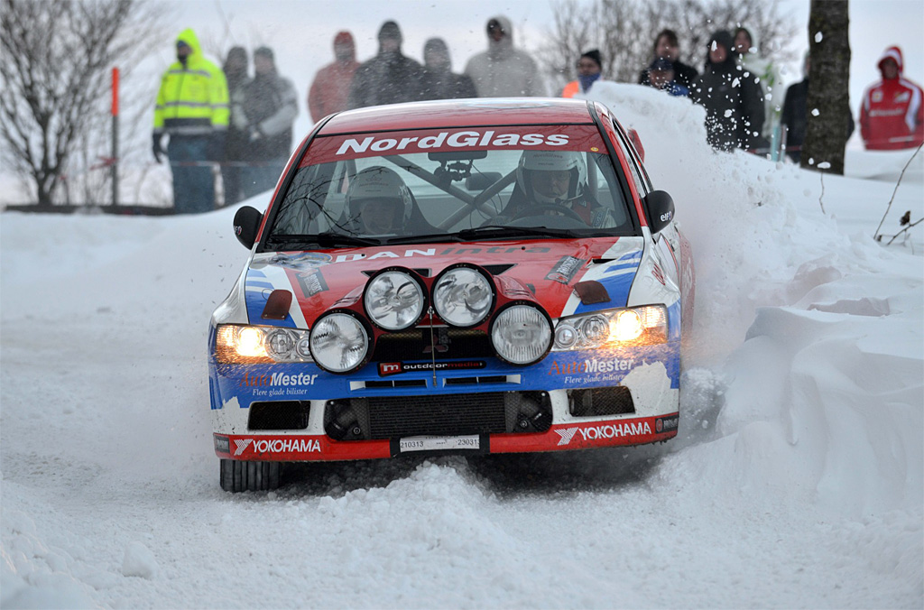 På sne- og isdækkede tyske veje kørte Steen Andersen og Iben Louring deres Mitsubishi i spidsen for det danske rallymesterskab 2013
(Foto: Morten Dam)